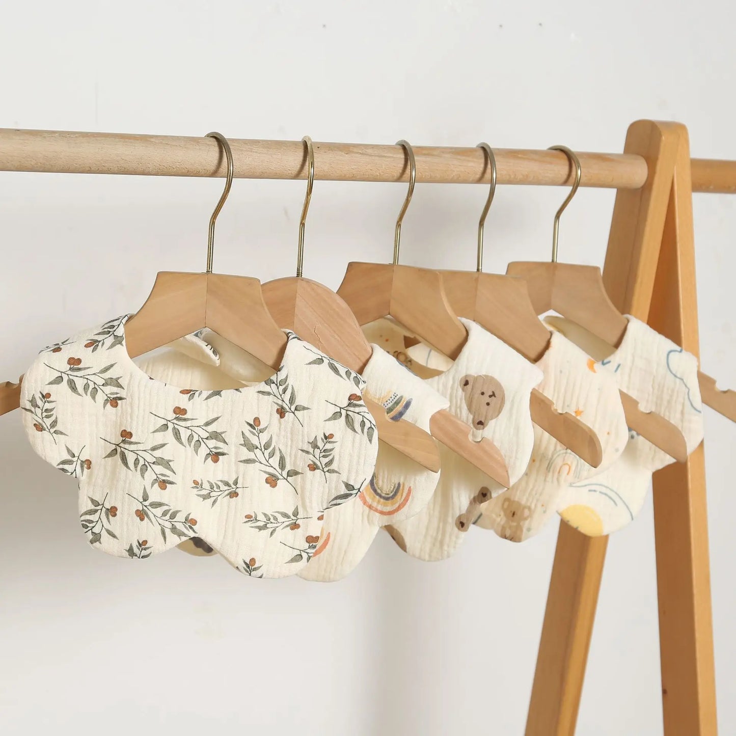 Soft Cotton Petal Baby Bib – Lightweight Summer Bib for Newborns
